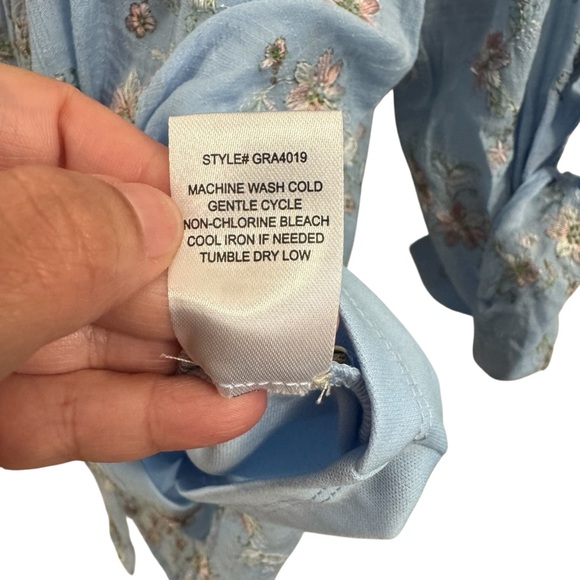 Rose & Everly Embroidered Blue Long Sleeve Button Down Blouse NWT - Picture 6 of 6